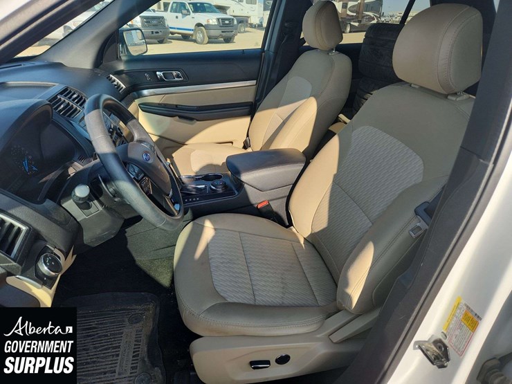 2017-ford-explorer-image-14