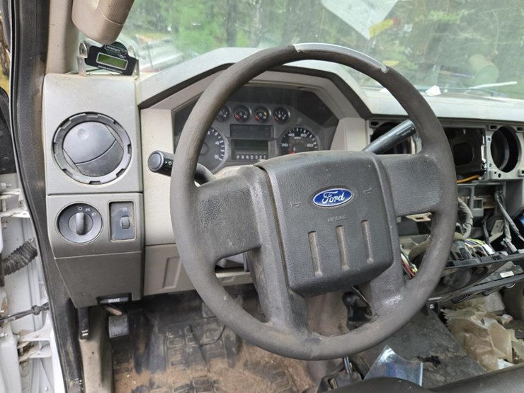 2010-ford-f550-image-52
