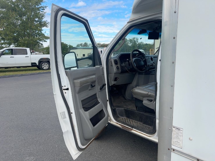 2009-ford-e450-image-26