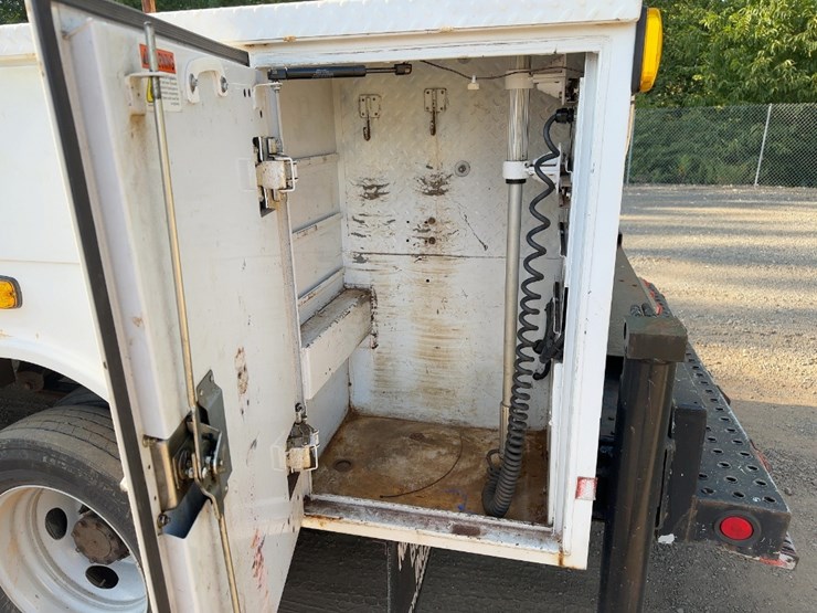 2012-ford-f550-xl-image-16