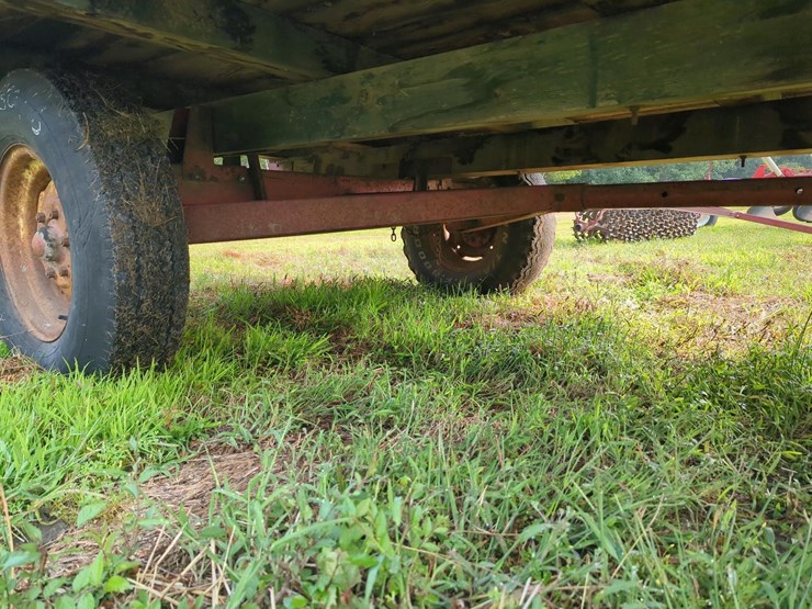 knowles-kicker-hay-rack,-16-ft-x-7-ft-x-8-ft,-5-6-ton-capacity,-wood-and-metal,-15-inch-tires.-image-8