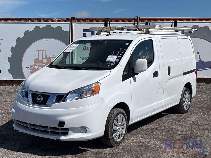 2017-nissan-nv200-image-1