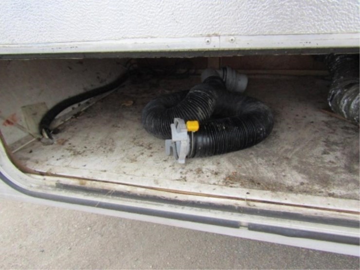 1992-layton-model-2000,bumper-pull-camper,2-doors-image-68