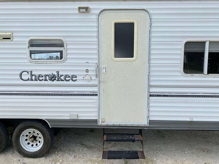 2004-cherokee-lite-28a-30ft-t/a-travel-trailer-image-6