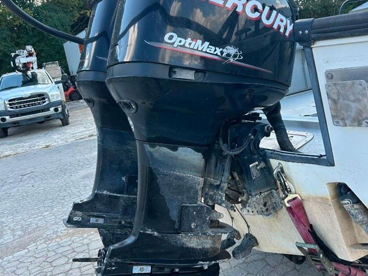 2007-boston-whaler-boat-w/-dual-200hp-mercury-optimax-image-5