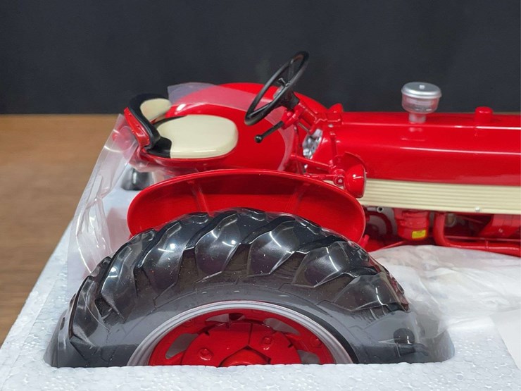 1/16-farmall-460-precision-nib-ertl-image-11