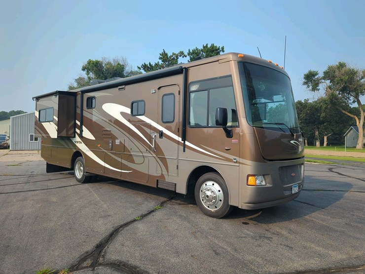 2012-winnebago-vista-class-a-motorhome,-2-slide-outs,-ford-v10-engine-image-1