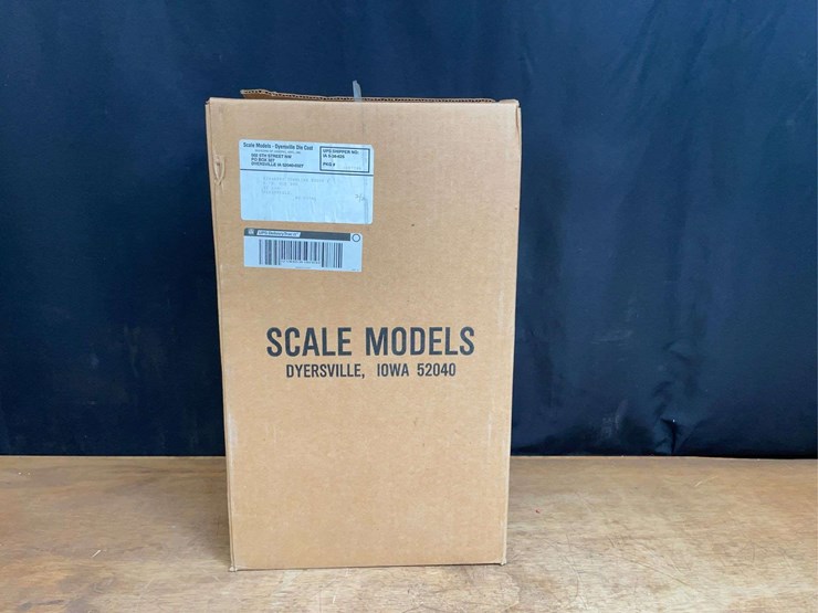 1/8-farmall-m-nib-sm-image-15