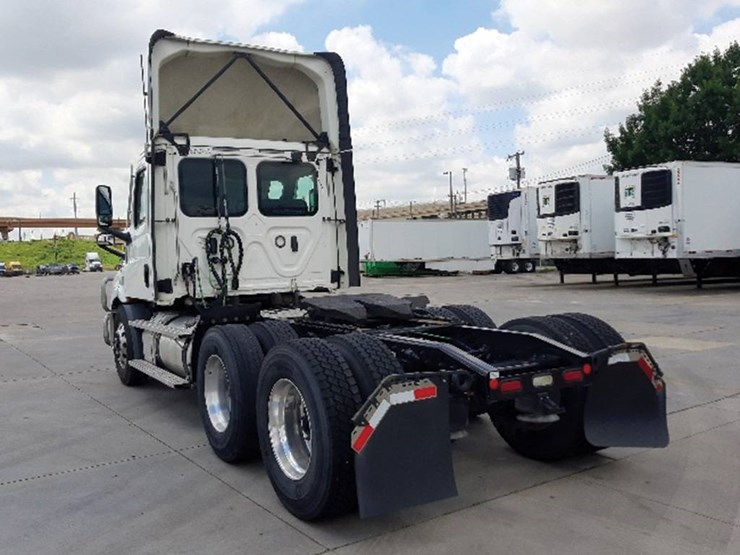 2020-freightliner-cascadia-116-image-2