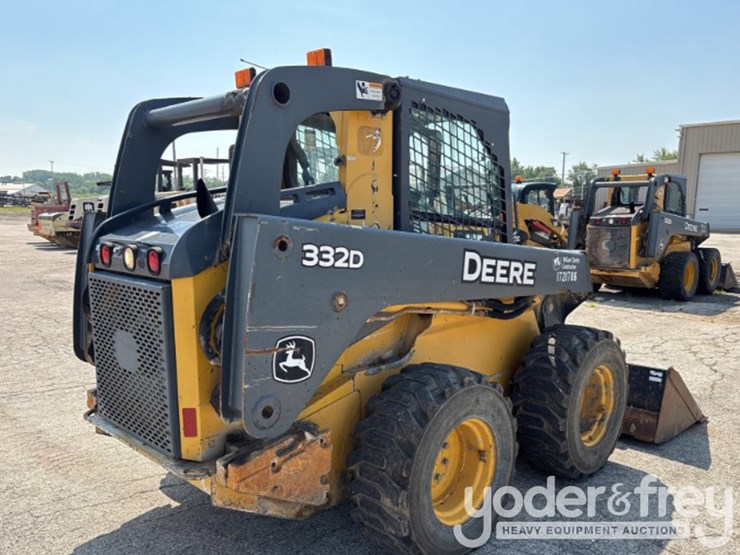 2010-deere-332d-image-3