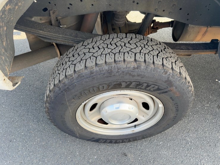 2016-ford-f250-xl-image-9