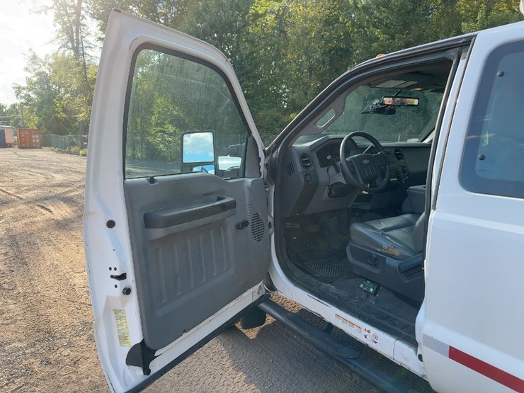 2012-ford-f550-xl-image-33