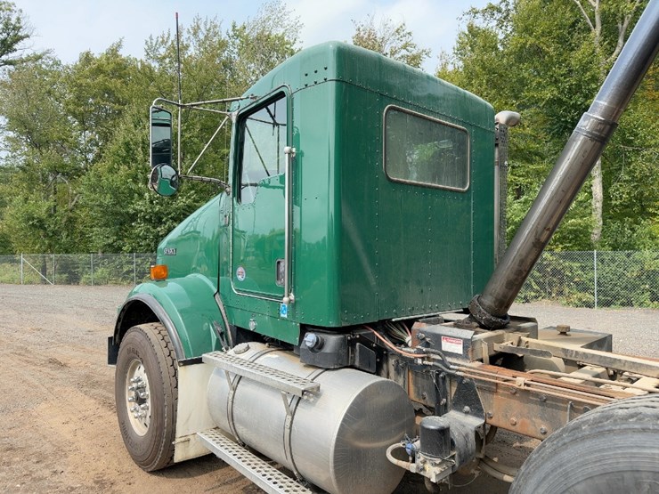 2018-kenworth-t800-image-13