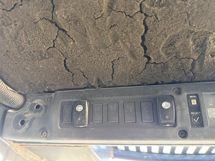 2008-deere-320-image-43