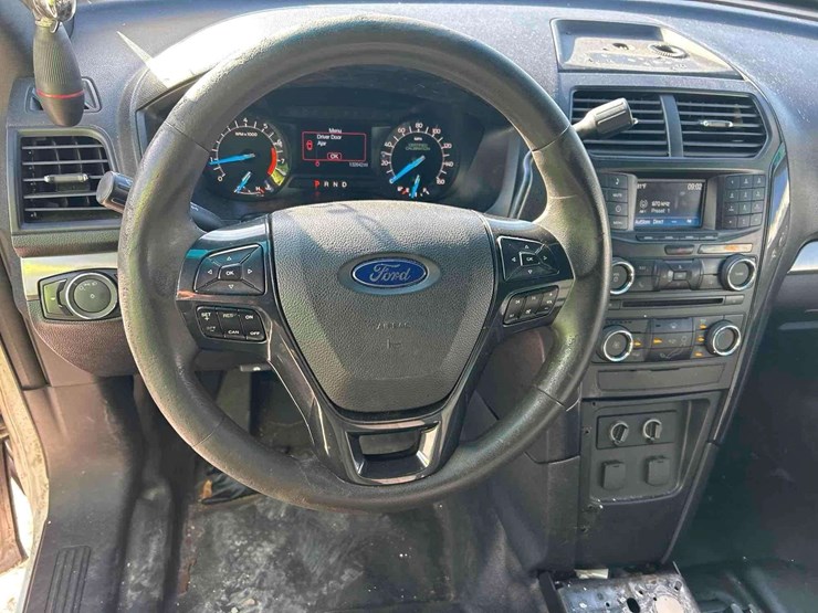 2016-ford-explorer-image-11