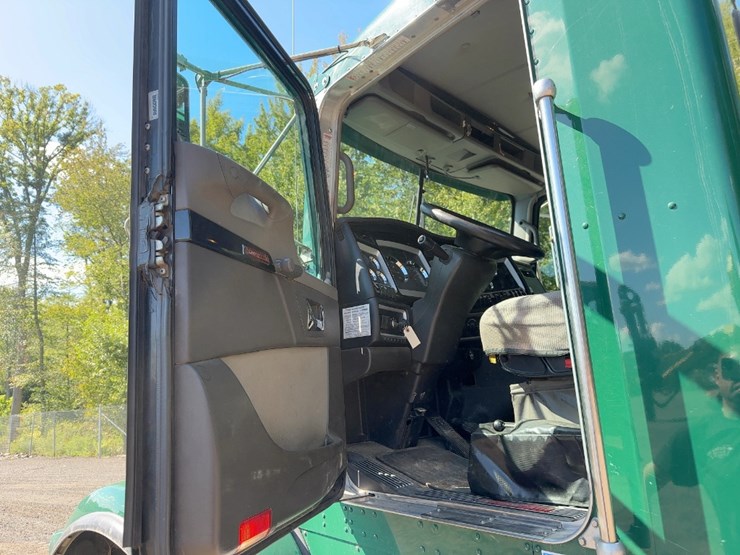 2018-kenworth-t800-image-28