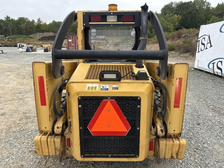 2008-deere-320-image-4