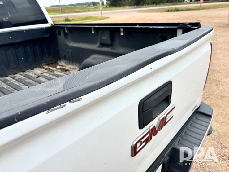 2015-gmc-sierra-2500hd-image-37