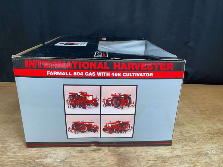 1/16-farmall-504-w/cultivators-nib-sc-image-6