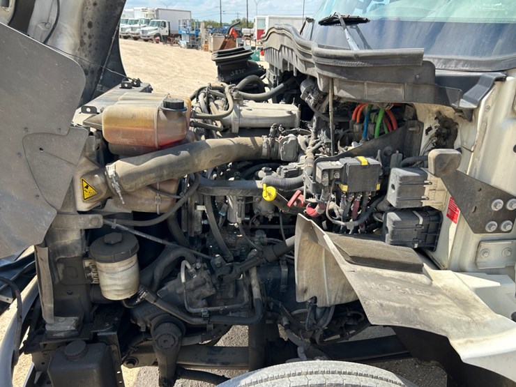 2016-international-durastar-4400-image-9