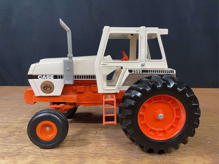 1/16-case-2590-collector-ertl-image-2