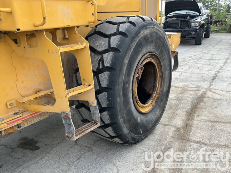 2015-deere-644k-image-10