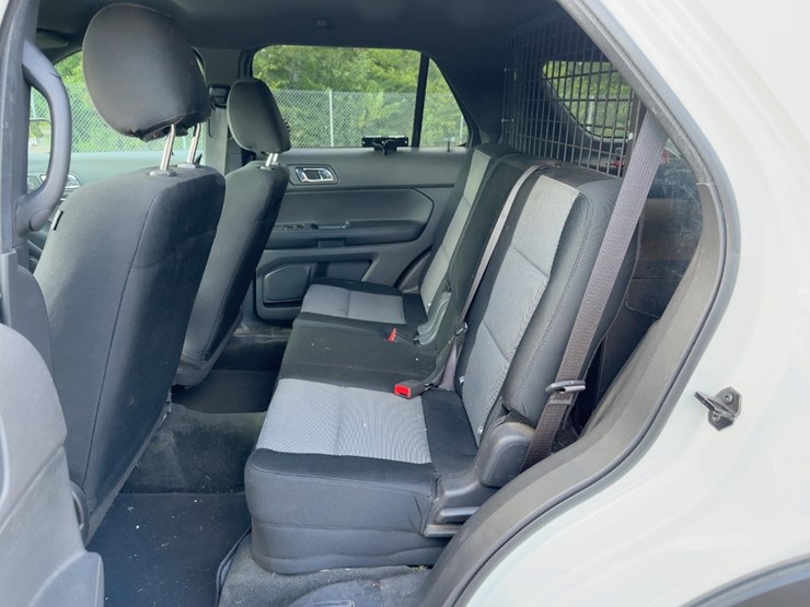 2014-ford-explorer-image-15