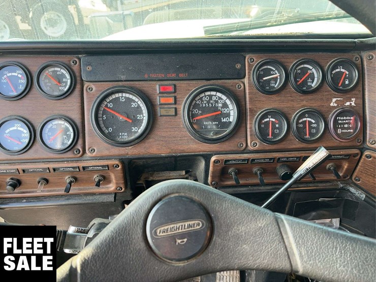 2005-freightliner-fld112-image-12