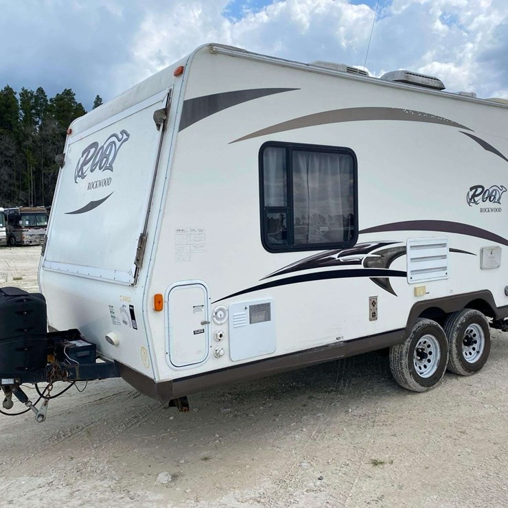 2015 Forest River Rockwood Roo 19 25FT T/A Travel Trailer