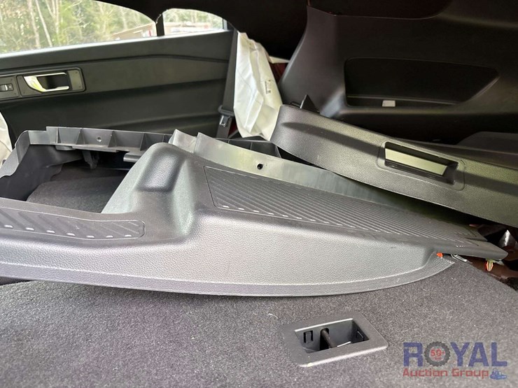 2022-ford-explorer-image-12
