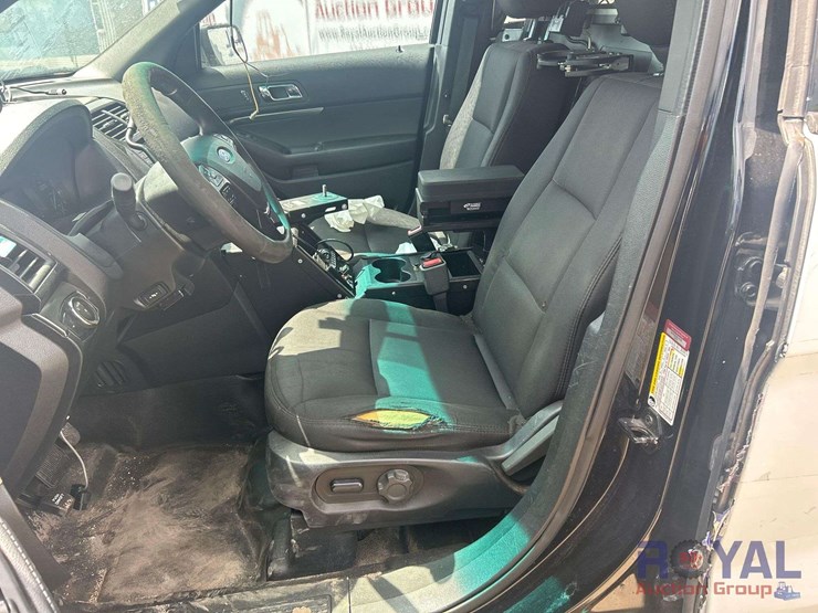 2016-ford-explorer-image-10
