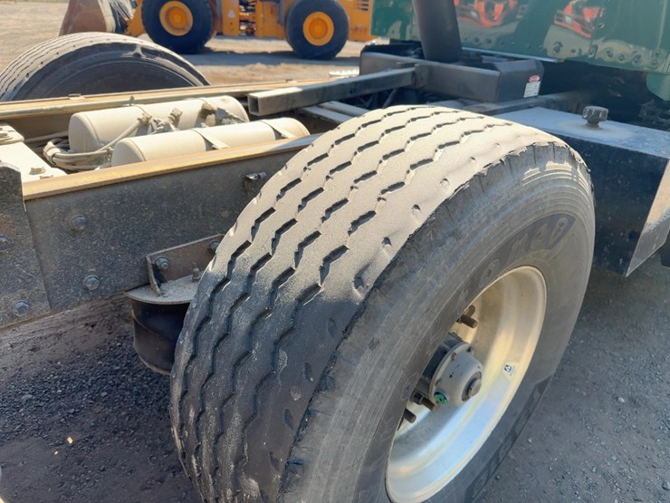 2018-kenworth-t800-image-21