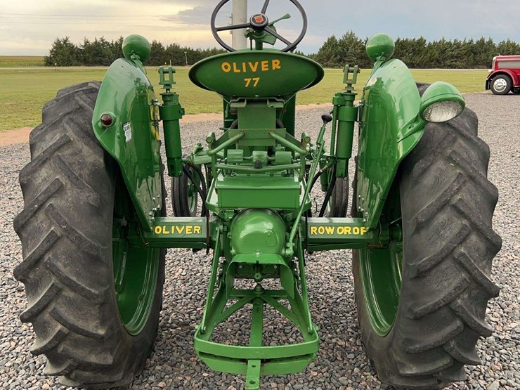 1955-oliver-super-77-image-4