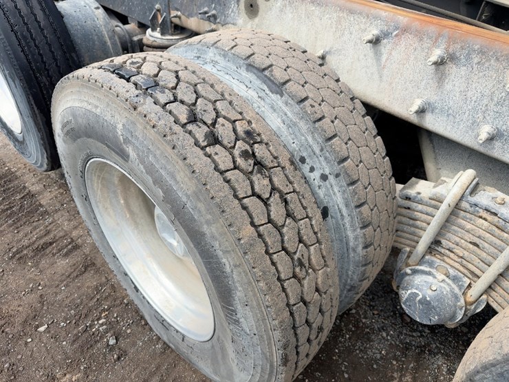 2017-mack-granite-gu713-image-19