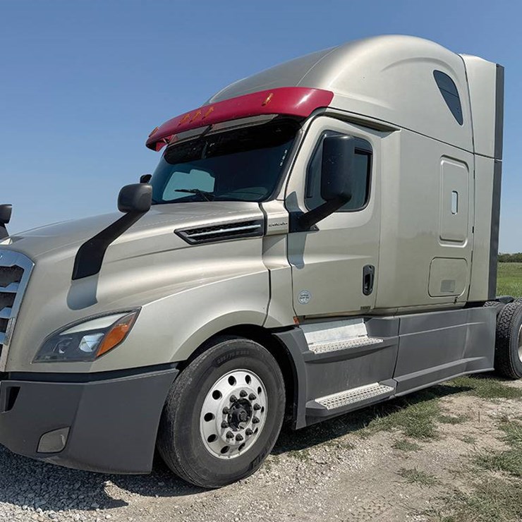 2019 FREIGHTLINER CASCADIA 126