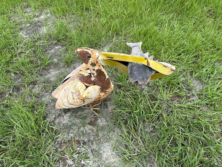 metal-pelican-lawn-art-image-2