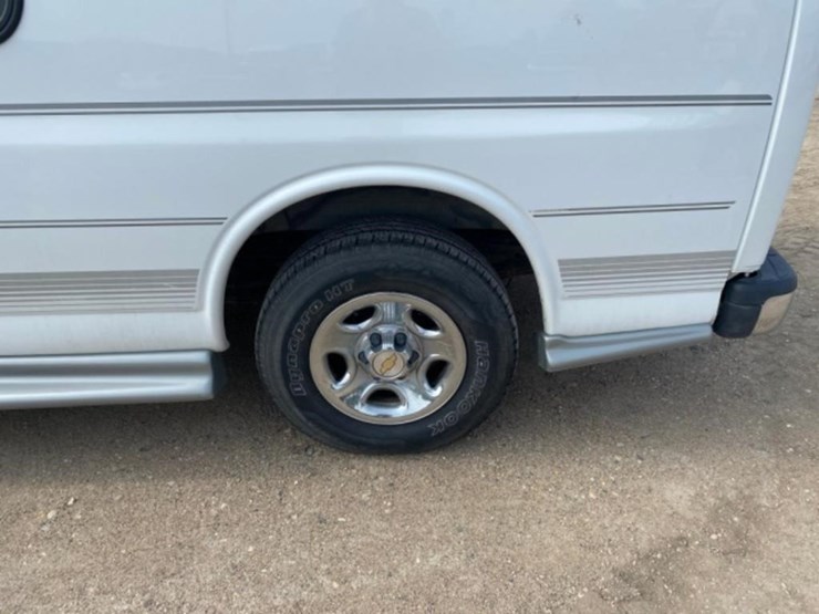 2004-chevy-express-van,-waldoch-crafts-edition,-image-12