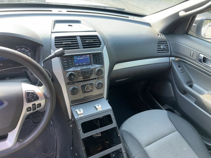 2013-ford-explorer-image-19
