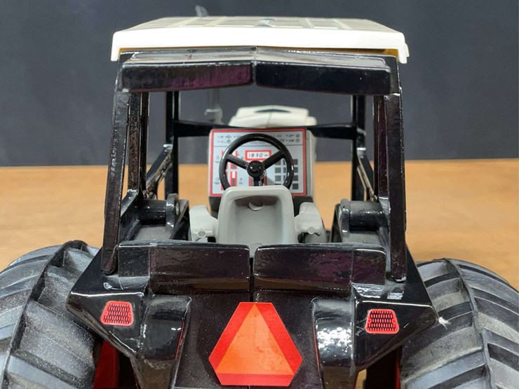 1/16-case-2594-collector-ertl-image-14