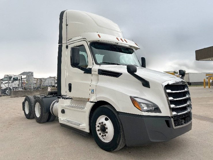 2020-freightliner-cascadia-126-image-1