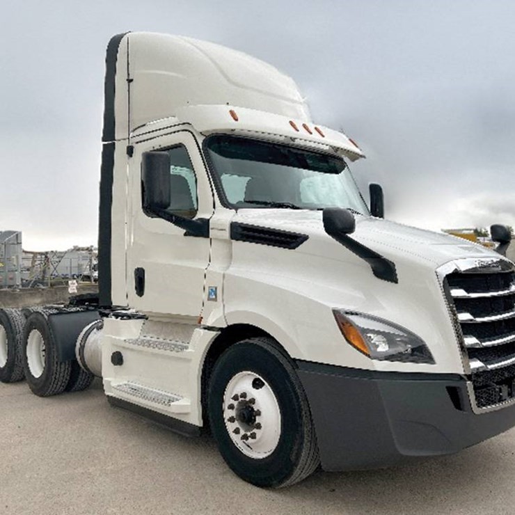 2020 FREIGHTLINER CASCADIA 126