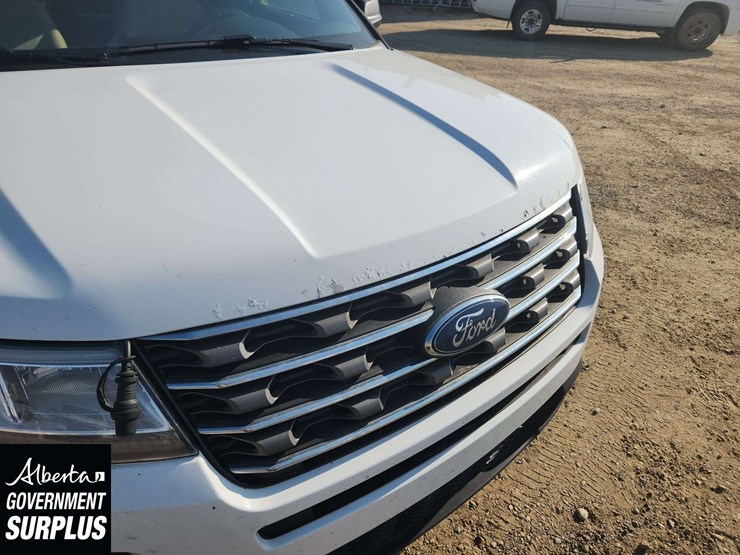 2017-ford-explorer-image-36