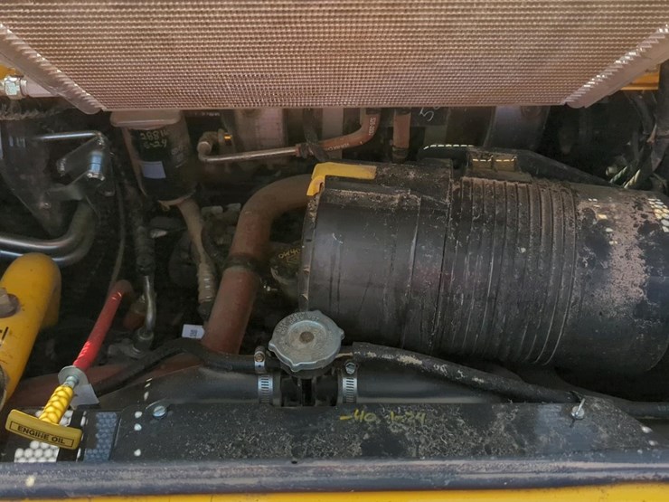 new-holland-l320-image-14