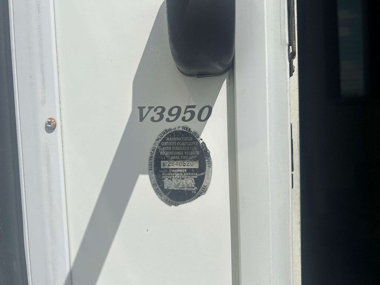 2012-dutchmen-voltage-v3950-42ft-5th-wheel-tri-axle-toy-hauler-travel-trailer-image-36