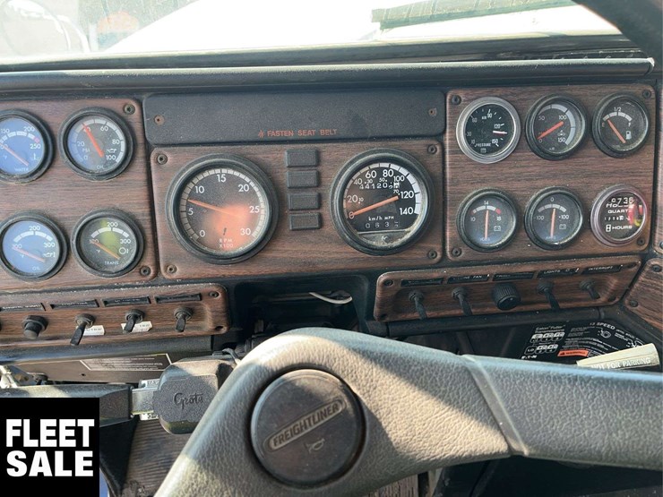 2002-freightliner-fld112-image-12