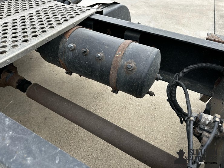 2012-kenworth-t440-image-12