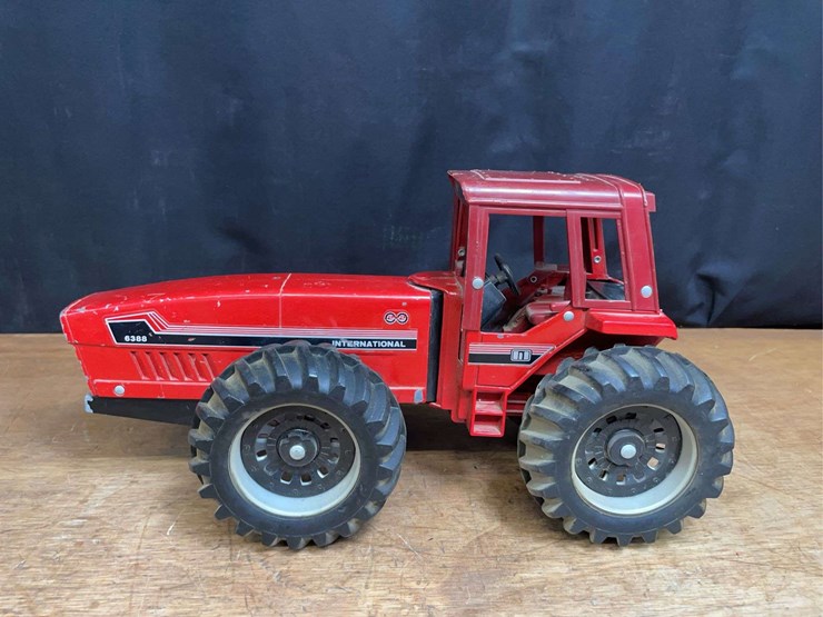 1/16-ih-6388-ertl-image-2