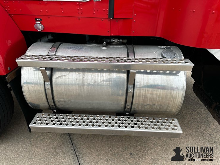 2016-kenworth-t440-image-15
