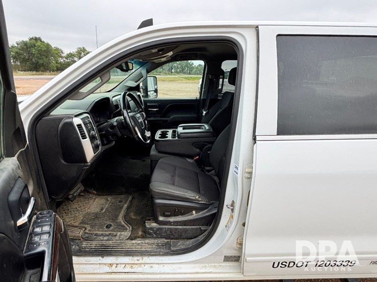 2015-gmc-sierra-2500hd-image-76