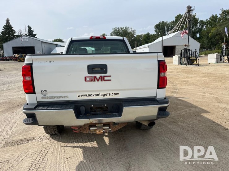 2015-gmc-2500-image-12